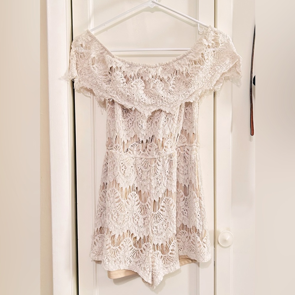 Rue 21 off-white/cream lace romper size S